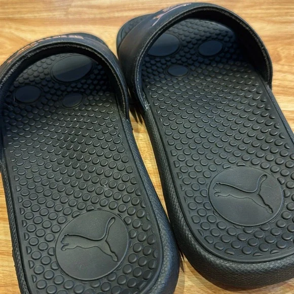 Puma slides - effectively as new condition - worn only once to try on - Picture 4 of 12